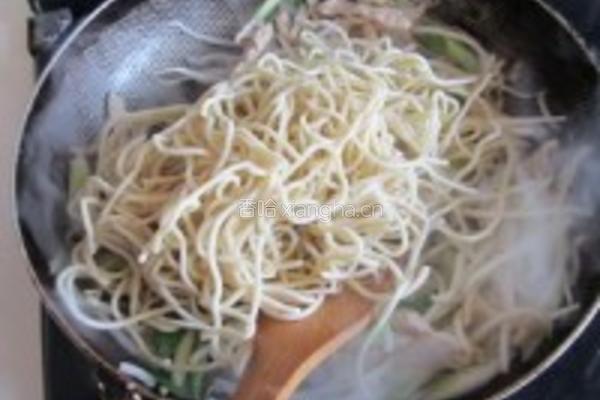 韭黄肉丝炒面的做法图解7