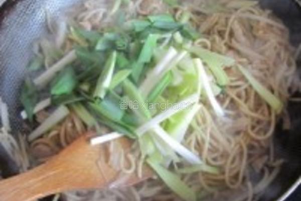 韭黄肉丝炒面的做法图解9
