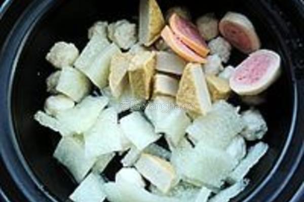 砂锅炖鱼丸的做法图解2