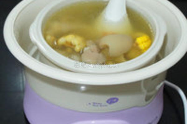 玉米黄豆蹄花汤的做法图解3