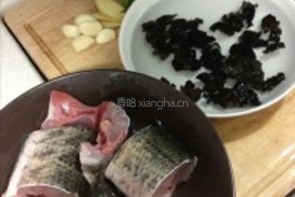 枸杞黑鱼汤的做法图解1