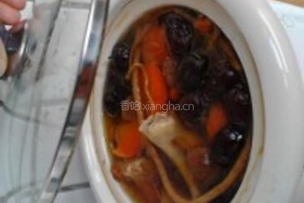 鸡爪猪肉汤的做法图解3