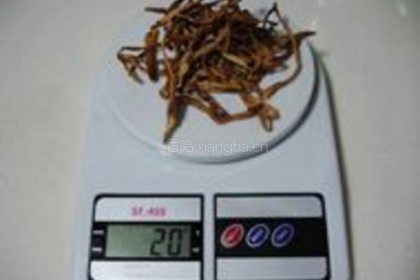 黄花菜栗子粉丝煲的做法图解1