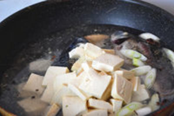 鲫鱼豆腐汤的做法图解5