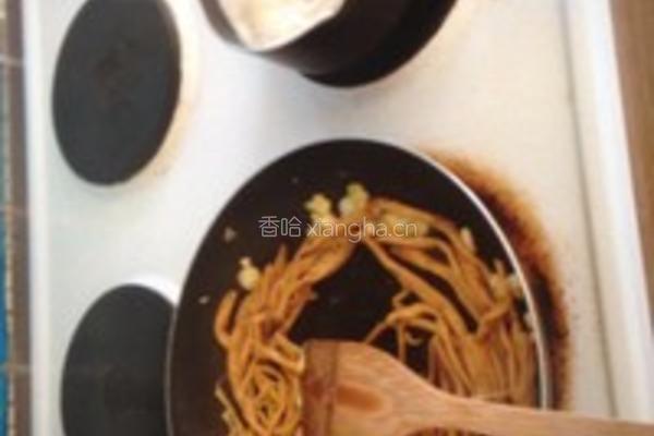 黄花菜蘑菇鸡蛋凉面的做法图解4