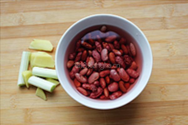 椰汁芸豆鸡汤的做法图解1