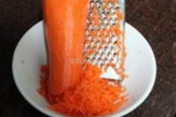 胡萝卜冬菇猪肉馅馄饨的做法图解1