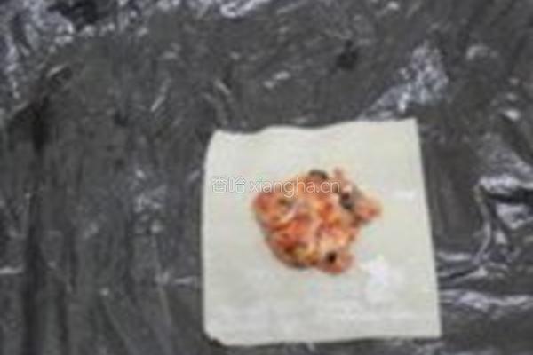 胡萝卜冬菇猪肉馅馄饨的做法图解4