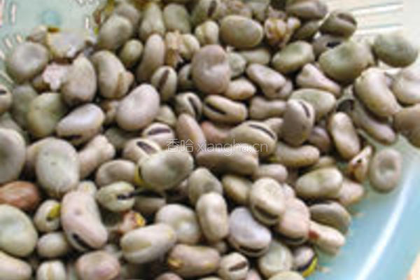 椒盐兰花豆的做法图解1