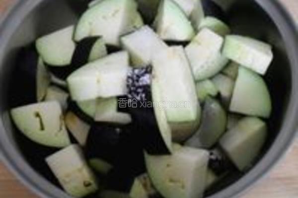 番茄烧茄子的做法图解2