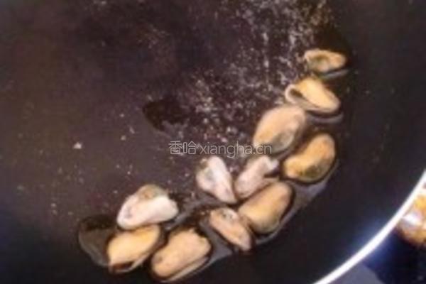 海鲜咖喱饭搭配玉米甜奶油的做法图解9