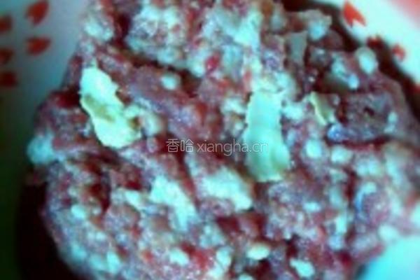 白萝卜煲猪肉韭菜酿油豆腐汤的做法图解1
