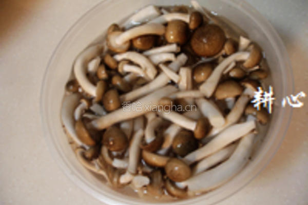 双竹蟹味菇煲的做法图解2