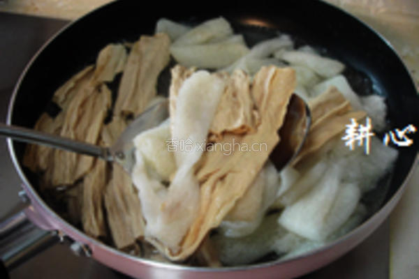 双竹蟹味菇煲的做法图解3