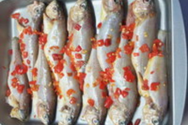 剁椒小黄鱼的做法图解2