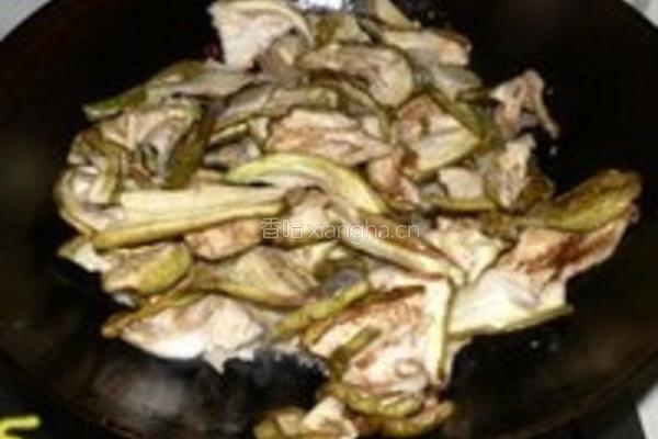 猪皮烧茄干的做法图解5