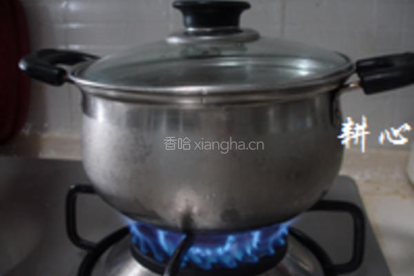 海参花胶火腿汤的做法图解4