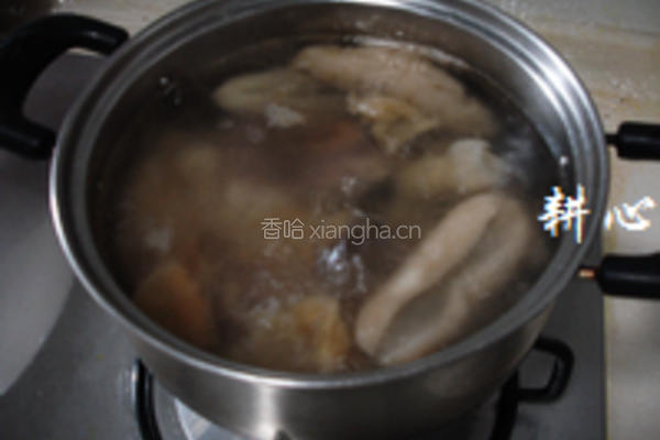 海参花胶火腿汤的做法图解5