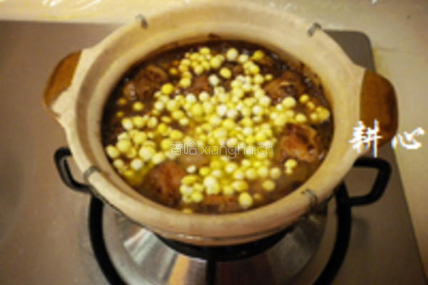 鸡头米排骨煲的做法图解8