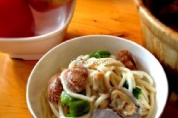 蛤蜊拌面的做法图解1