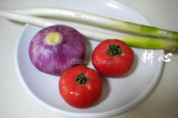 葱白番茄洋葱汤的做法图解1
