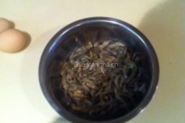椒盐小河虾的做法图解1