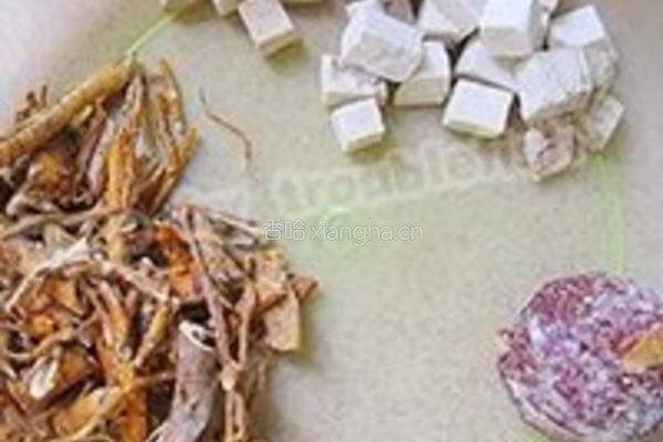桑白皮茯苓猪骨汤的做法图解1