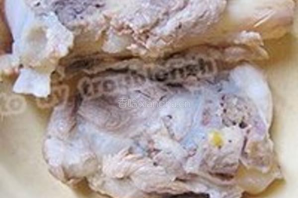 桑白皮茯苓猪骨汤的做法图解2
