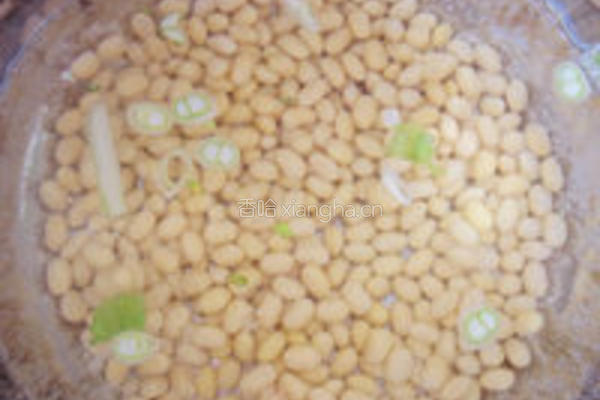 黄豆小白菜汤的做法图解2