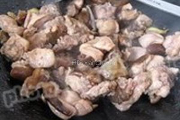 红萝卜桂圆炆兔肉的做法图解2