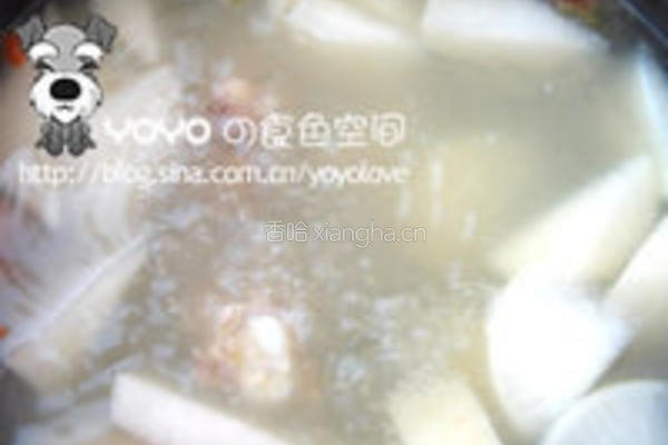 枸杞萝卜虾汤的做法图解2