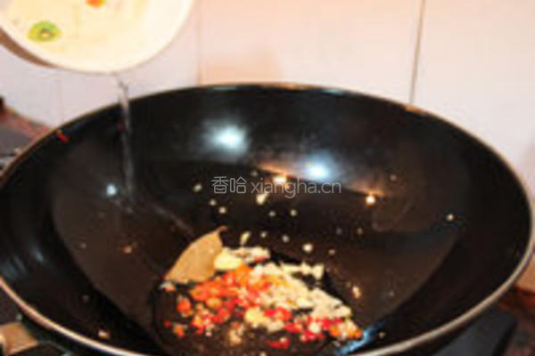 水煮田螺的做法图解6