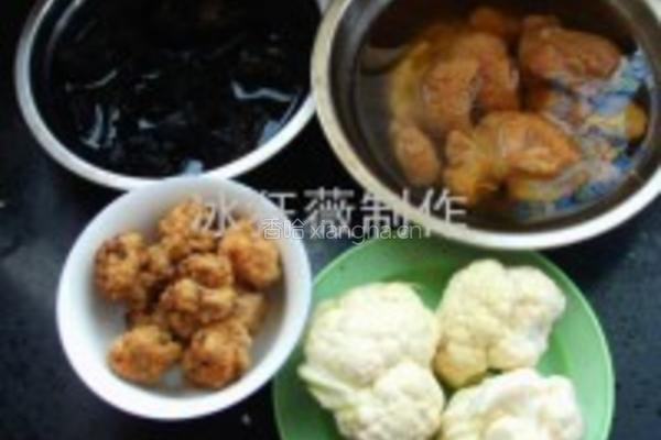 豆腐肉圆猴头菇花菜木耳汤的做法图解1