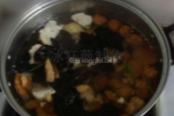 豆腐肉圆猴头菇花菜木耳汤的做法图解3