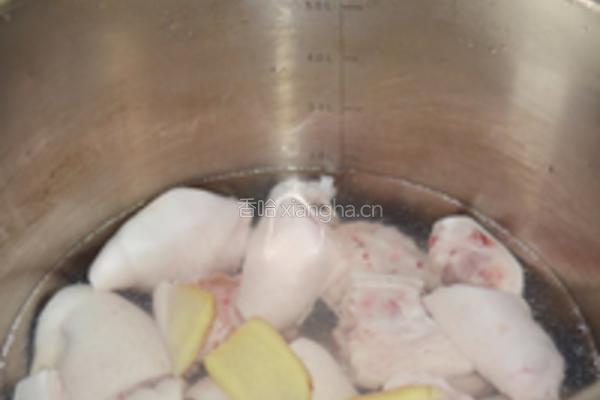 猪蹄黑豆汤的做法图解3