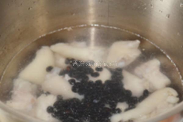 猪蹄黑豆汤的做法图解4