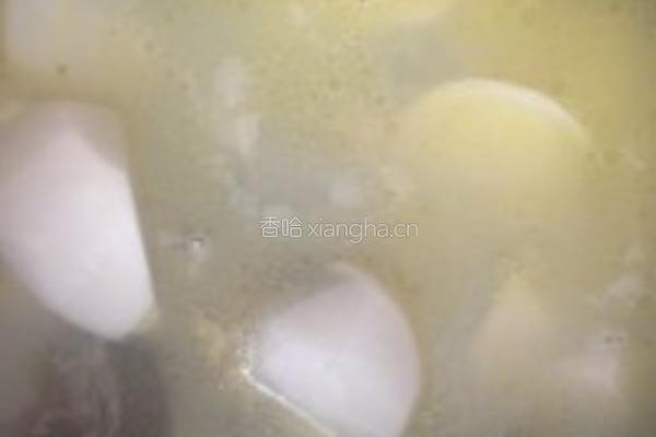 高仿白萝卜乌鸡汤的做法图解4
