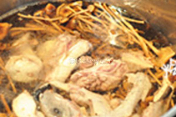 茶树菇无花果老鸭汤的做法图解5