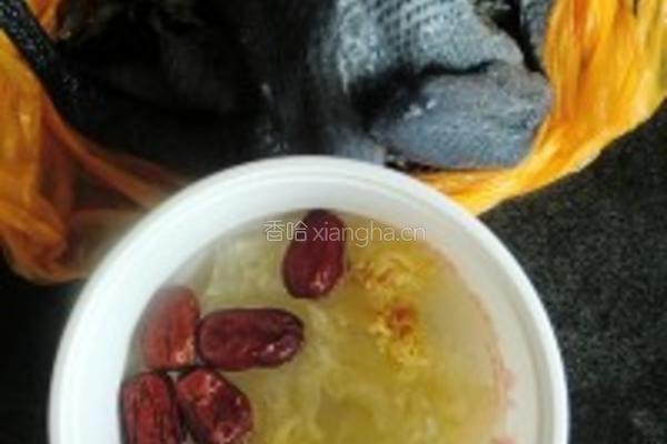 红枣银耳乌鸡汤的做法图解1