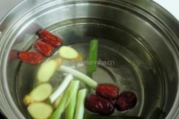 红枣银耳乌鸡汤的做法图解3