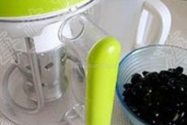 黑豆豆浆的做法图解1