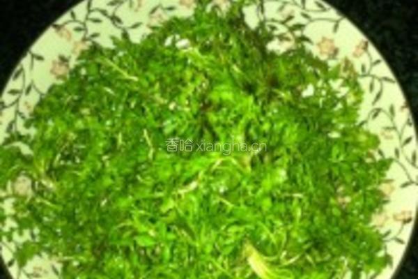 荠菜鸡蛋饼的做法图解1