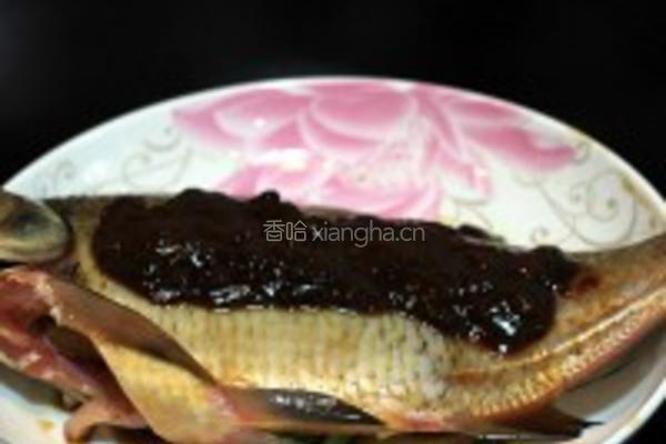 黄豆酱蒸武昌鱼的做法图解2
