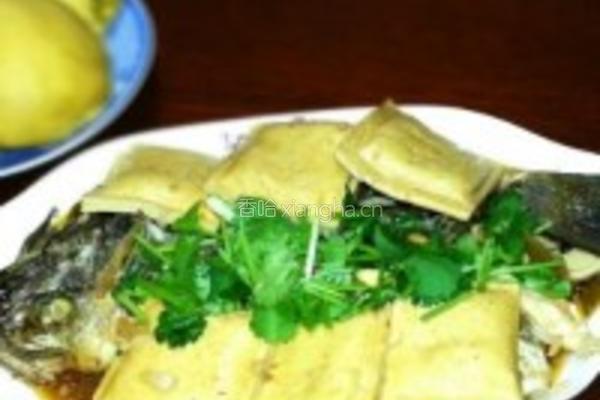 家常烧鲈鱼豆腐干的做法图解6
