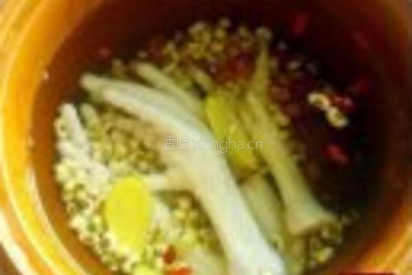 花生眉豆煲鸡脚的做法图解7