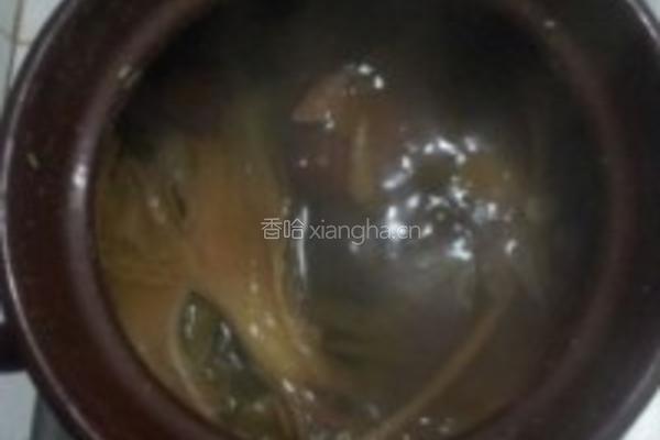 响螺海底椰霸王花汤的做法图解3