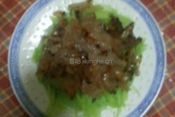 香莴笋拌海蜇皮的做法图解1