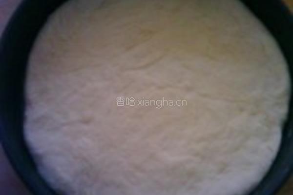 白蘑菇香肠披萨的做法图解2