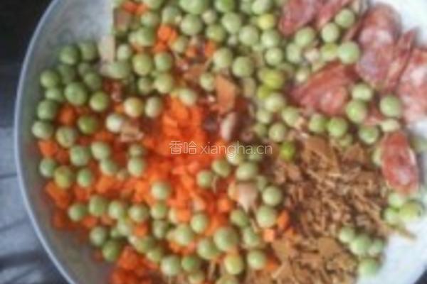 多味蚕豆饭的做法图解1