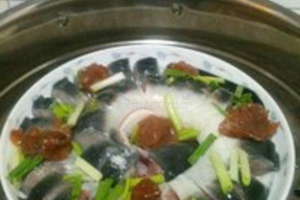 葱香酸梅蒸河鳗的做法图解6